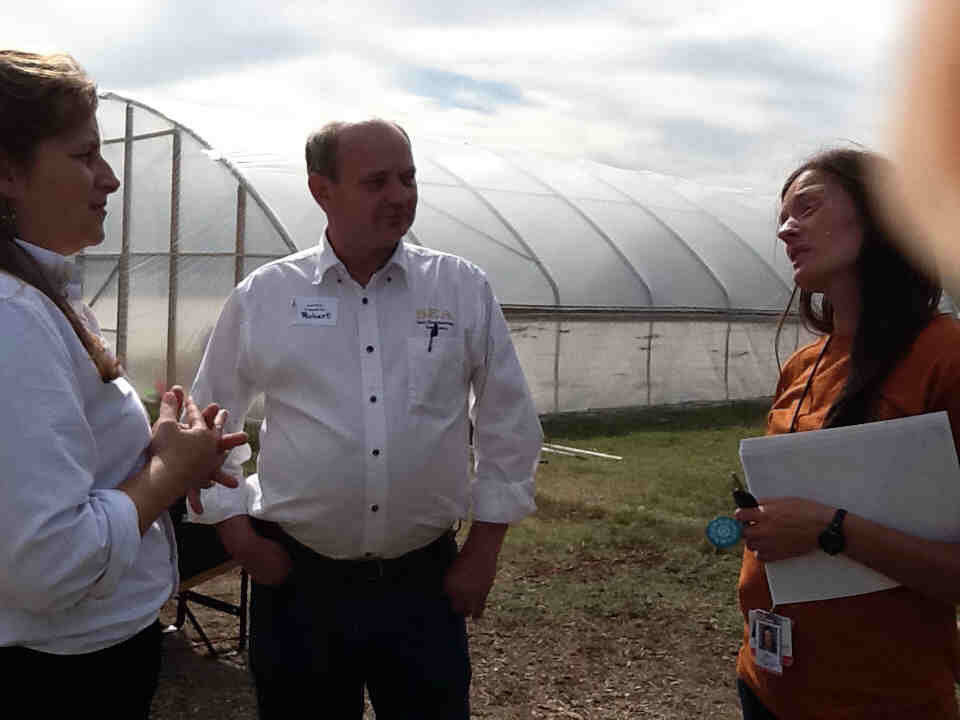 Nadine and Dr. Bob meet with the Delta Garden Study Program manager to discuss oportunities for continuing collaboration. 